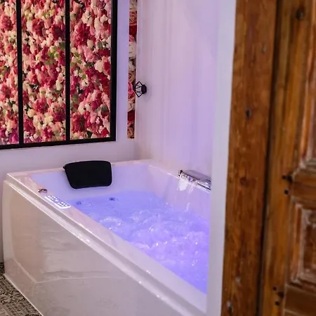 Suite romantique avec Jacuzzi - Hypercentre, Place Jean Jaurès Montpellier Esterno foto