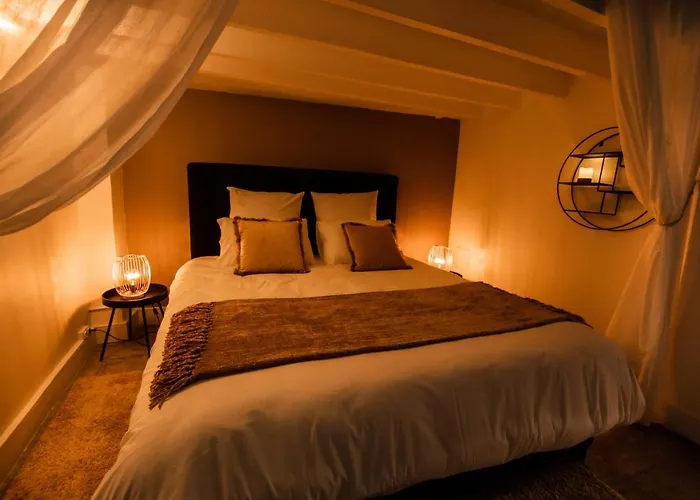 Suite romantique avec Jacuzzi - Hypercentre, Place Jean Jaurès